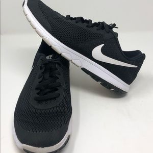 Nike Size 10W Flex Experience Run 6 Running Shoe